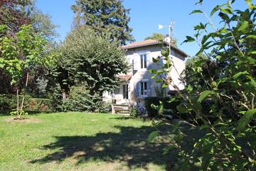 Gîte pour 4 personnes, avec jardin et terrasse à Saint-Junien