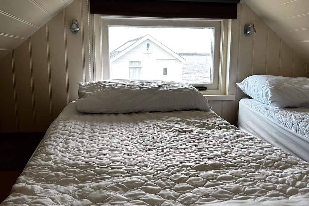 A Beach Hut on the prestigious Mudeford Spit - *** No Booking Fees *** in Christchurch, Dorset