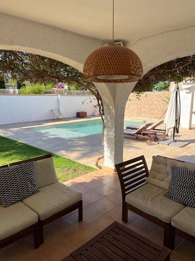 Casa rural para 8 personas, con jardín además de piscina y terraza en Campo de Turia