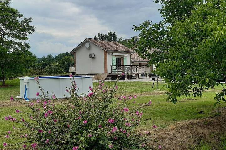 Location de vacances pour 6 personnes, avec balcon et jardin à Lacour