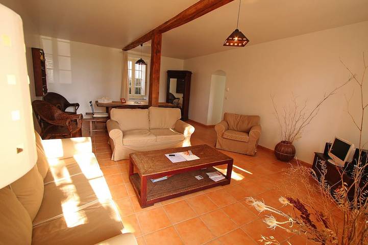 Gîte pour 10 personnes, avec jardin et piscine, animaux acceptés