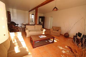 Gîte pour 10 personnes, avec piscine et jardin, animaux acceptés à Aragon