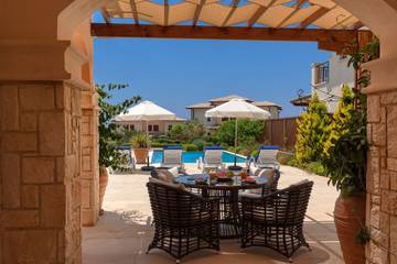 Villa for 4 People in Aphrodite Hills, South Cyprus, Photo 2