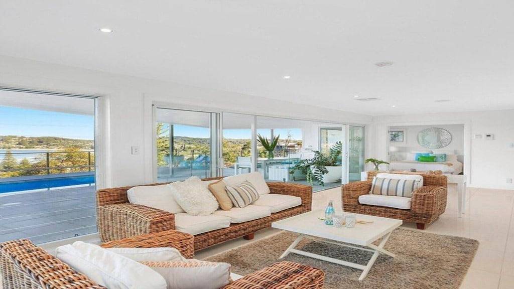 Azure, Avoca Beach - Ocean Views, 13M Pool, Kurzer Weg Zum Strand, Wifi & Foxtel in North Avoca, New South Wales