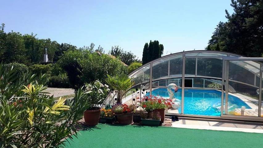 Ferienhaus für 3 Personen, mit Pool und Garten in Revfülöp