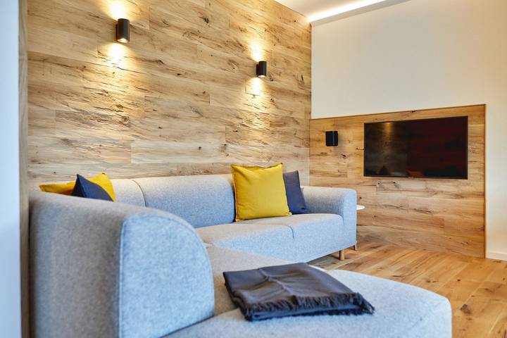Ganze Wohnung, Hubertus 13 - helle Wohnung im modernen Alpenstil mit großer Terrasse und Garten in Garmisch-Partenkirchen, Bayerische Alpen