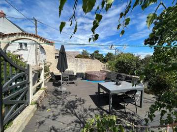 Gîte pour 7 personnes, avec jardin ainsi que jacuzzi et terrasse à Chouzy-sur-Cisse