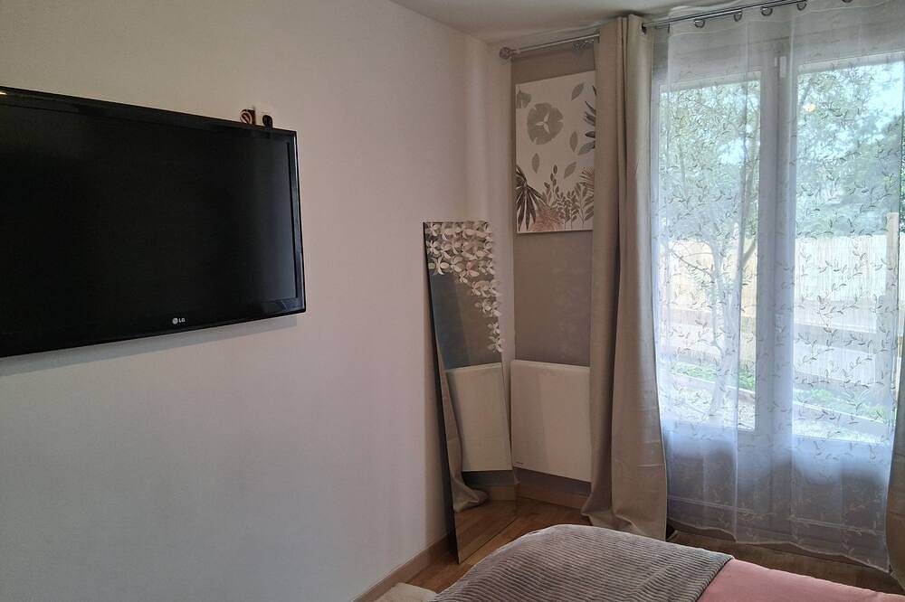 Maison , 3 chambres, jardin, piscine in Savigny-le-Temple, Seine-et-Marne