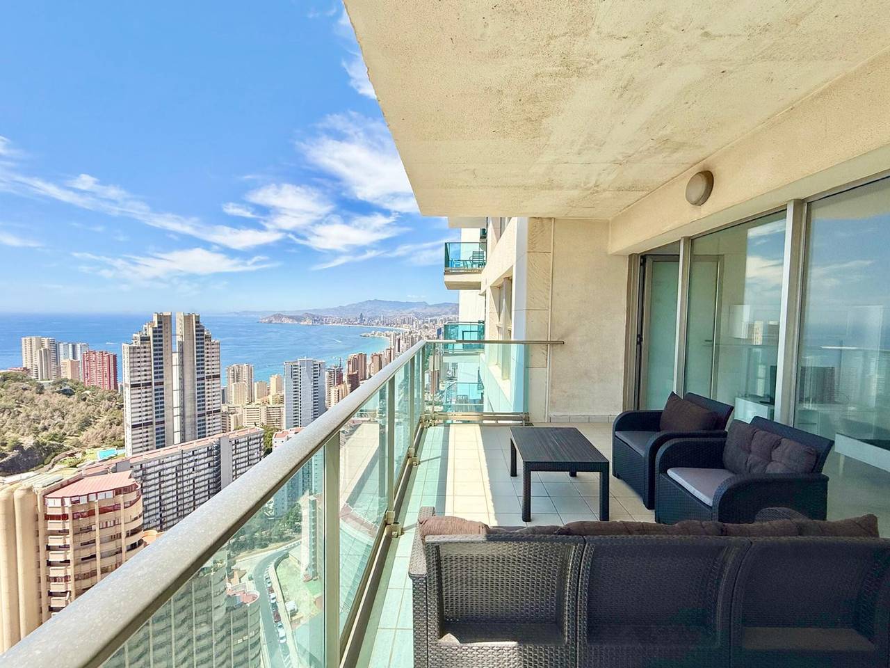 Geheel appartement, Modern apartment with mountain view - 4 guests in Benidorm, Costa Blanca