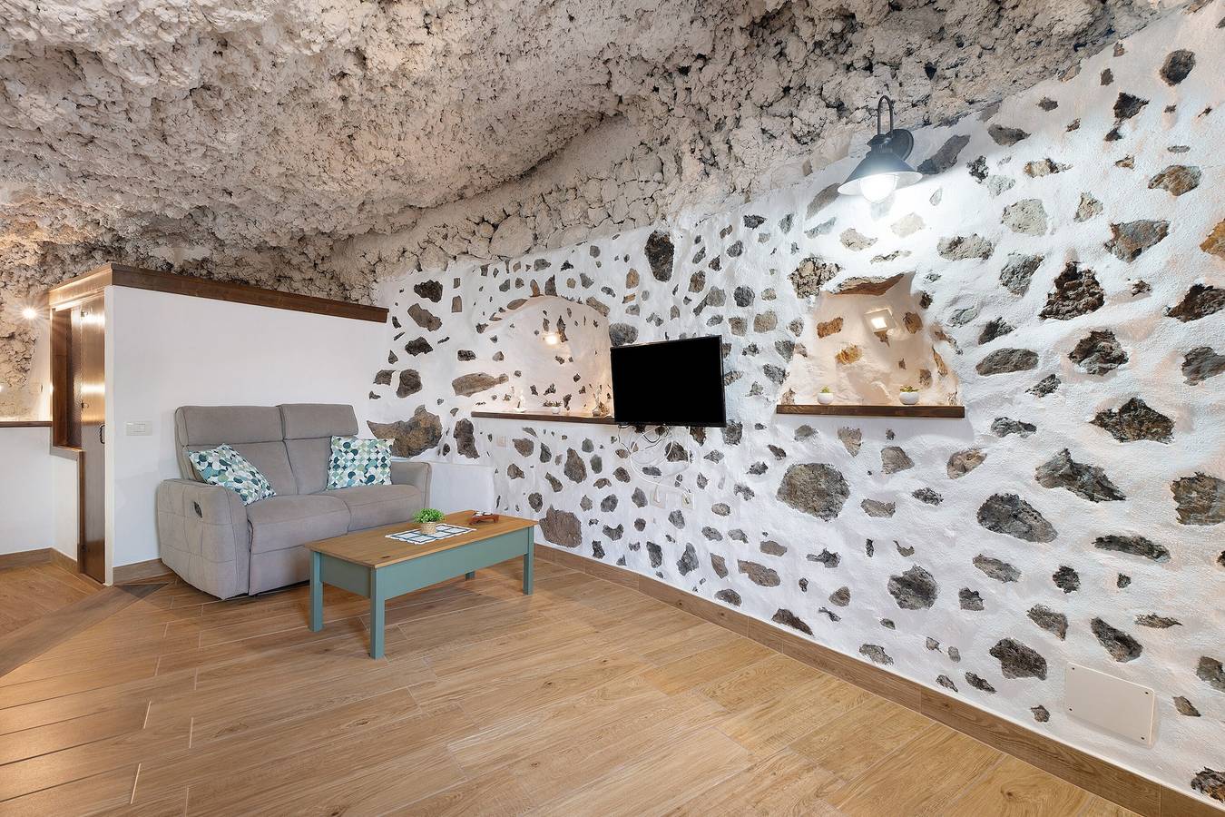 Vakantieappartement "Cueva El Desvelo" met zeezicht, 3 privéterrassen & Wi-Fi, foto 8