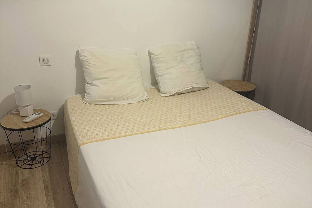 3-bedroom house, close to beaches, quiet Ideal for family or friends. Air-conditioned in Venzolasca, Corte region