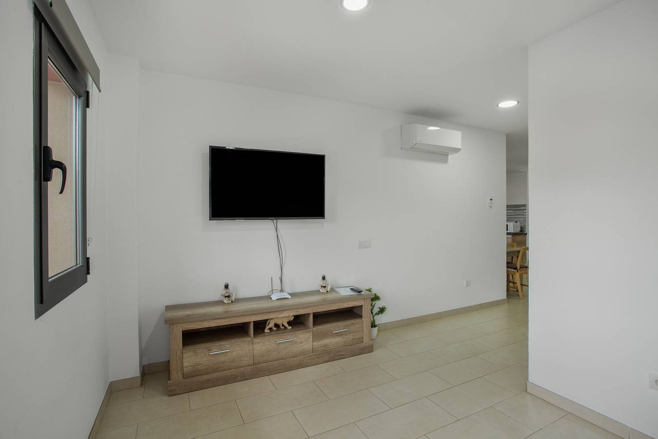 Apartamento entero, Apartamento Vacacional 'Edificio Bentejui 1' con Vista al Mar, Wi-Fi y Aire Acondicionado in Cruce de Arinaga, Agüimes