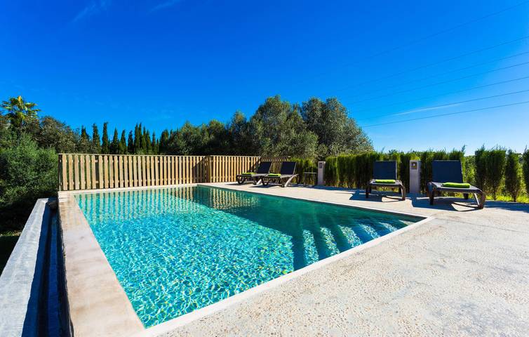 Oasis de tranquilidad con piscina y ducha exterior - A 600 m del restaurante in San Lorenzo de Cardessar, Mallorca Este