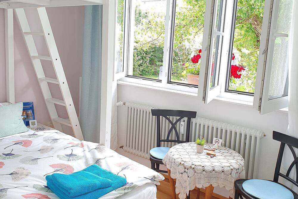 Ganze Wohnung, Apartment Am Birnbaum, 25qm, 1 Wohn-/Schlafzimmer, max. 4 Personen in Reutlingen, Neckar-Alb
