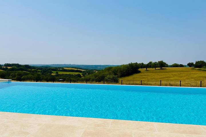 Location de vacances pour 4 personnes, avec vue ainsi que piscine et jardin à Soucirac - 3