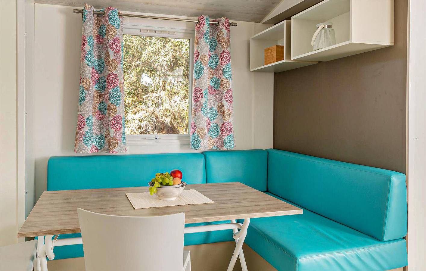 Cozy Mobile Home with Pool near Comprensorio Torre di Maremma in Montalto di Castro, Provincia di Viterbo