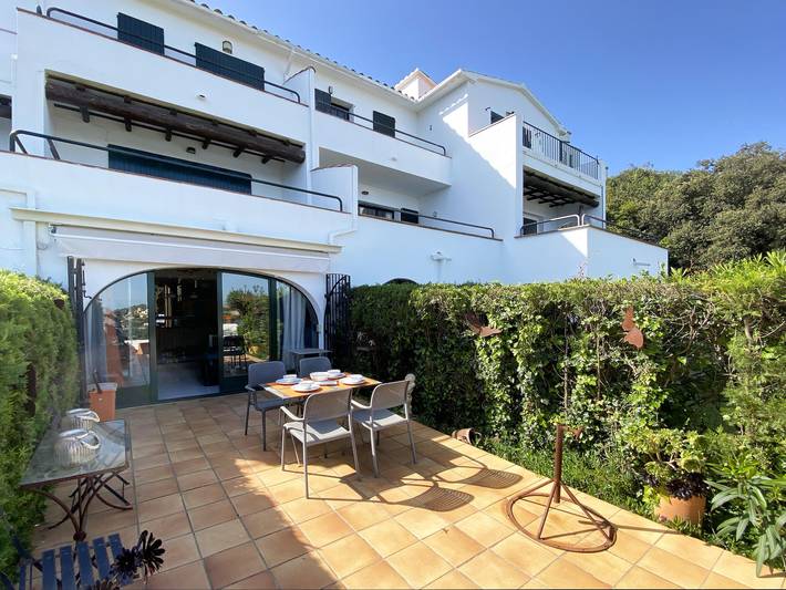 Gîte pour 4 personnes, avec vue sur l’océan ainsi que piscine et terrasse à Begur
