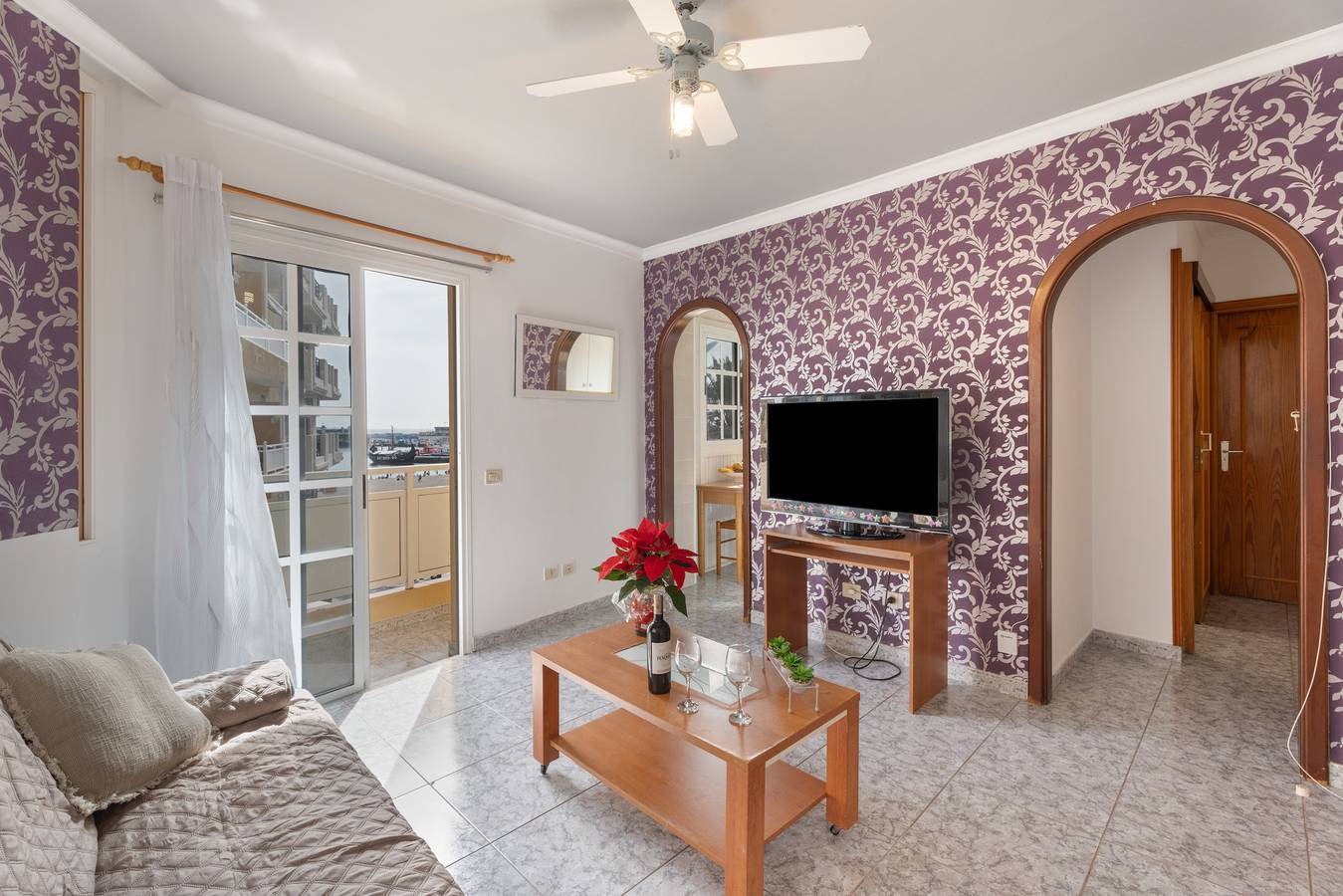 Appartement entier, Vacances 'Casa Carmenza' avec vue sur la mer, balcon et Wi-Fi in Los Cristianos, Arona
