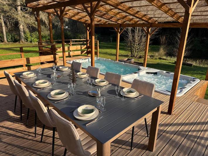 Villa pour 14 personnes, avec Balcon et Jacuzzi ainsi que Terrasse et Jardin