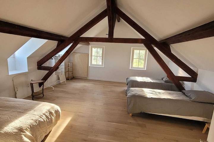 Location de vacances pour 12 personnes, avec jardin ainsi que jacuzzi et piscine à La Motte-Saint-Jean - 2