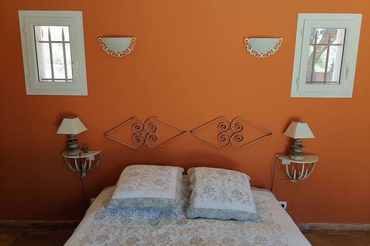 Location de vacances pour 6 personnes, avec terrasse et jardin à Montaren-et-Saint-Médiers - 3