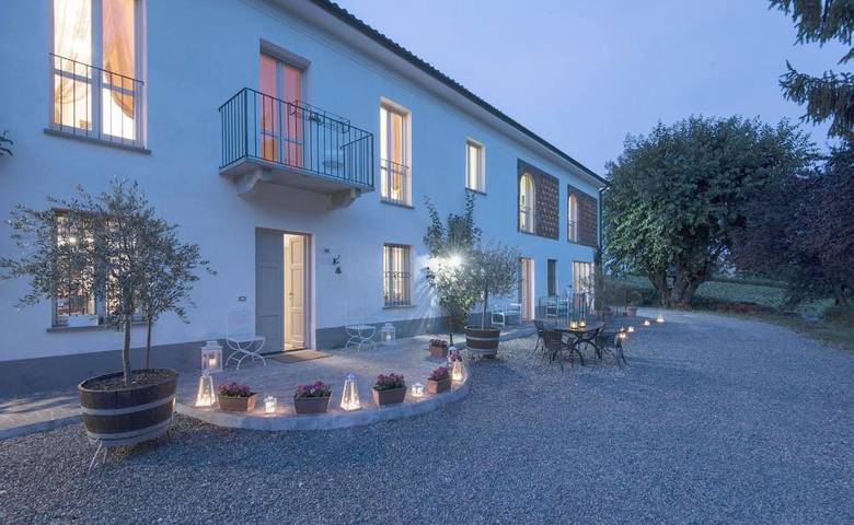Casa vacanza per 2 persone, con Terrazza e Giardino nonché Piscina e Panorama a Nizza Monferrato