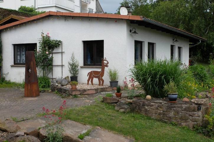 Ferienhaus für 3 Personen, mit Terrasse und Garten sowie Ausblick in Bad König