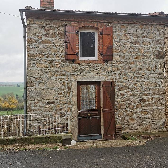 Gîte pour 4 personnes, avec terrasse et jardin à La Chapelle-sur-Usson