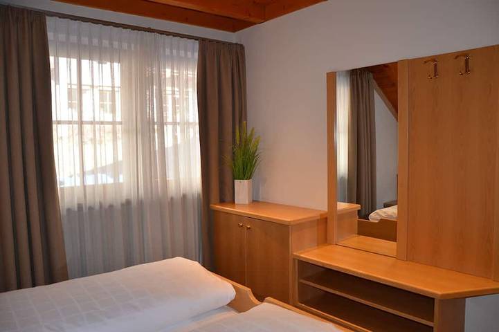 Appartamento intero, Mansarda confortevole con vista panoramica & balcone   Wi-Fi gratuito in Ortisei, Dolomiti Superski