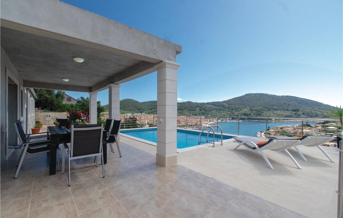Gemütliches Apartment mit Pool und Terrasse, 2,5 km vom Strand entfernt in Vela Luka, Korcula