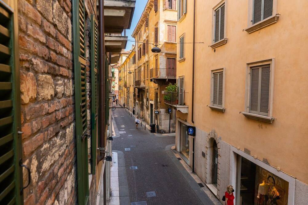 Verdi · Großes Doppel- oder Zweibettzimmer in Centro Storico di Verona, Verona
