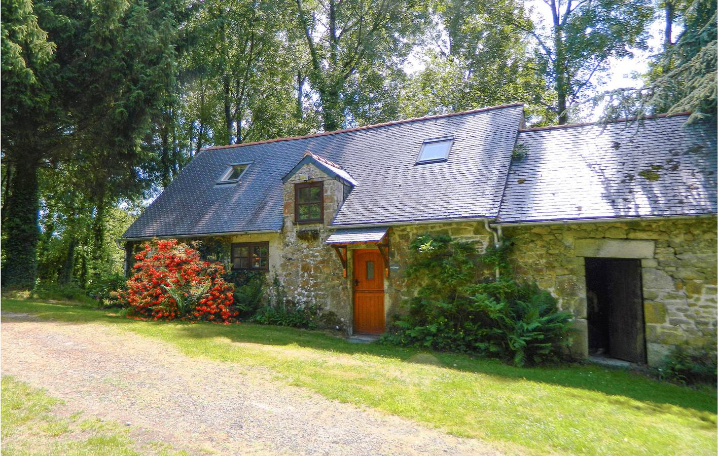 Apartamento La Sarre Garden - WiFi, Parking, TV in Guern, Pontivy region