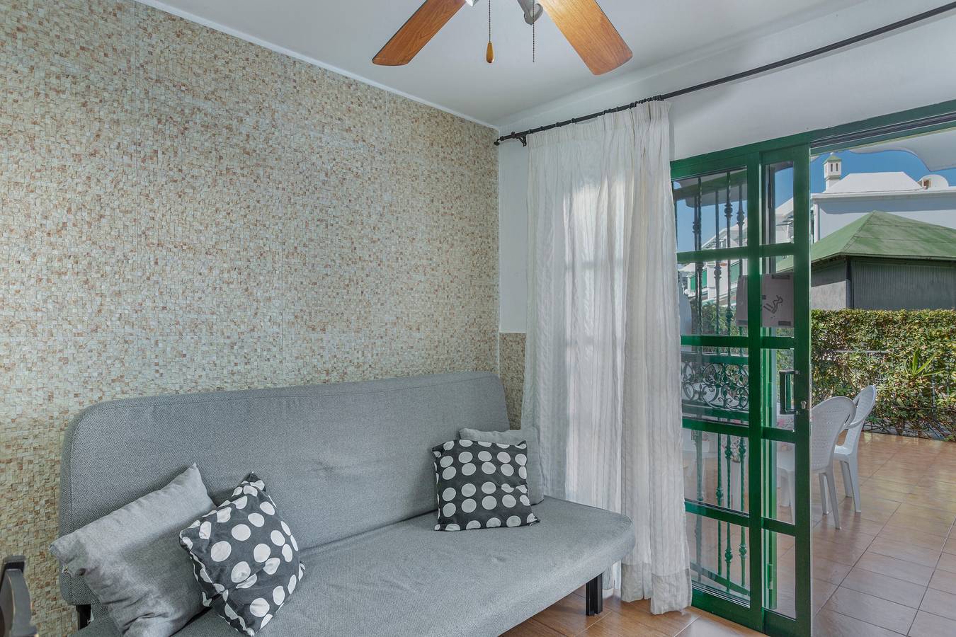 Entire apartment, Vacation Apartment 'Dunaflor Gemelo 3' with Shared Pool, Wi-Fi and Air Conditioning in Campo Internacional, San Bartolomé de Tirajana