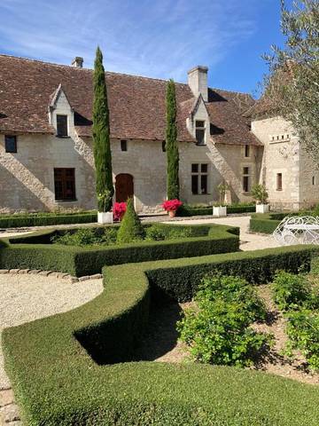 Chambre d’hôte pour 2 personnes, avec jardin ainsi que vue et piscine dans Marcilly-sur-Vienne