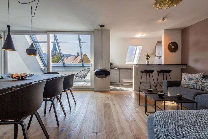 Ferienwohnung für 8 Personen, mit Balkon und Terrasse sowie Sauna und Ausblick in Freiburg