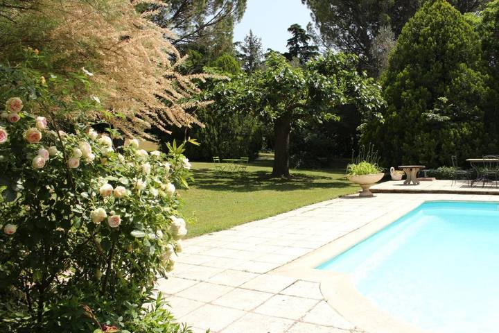Location de vacances pour 2 personnes, avec Terrasse et Jardin ainsi que Piscine et Vue à Allan