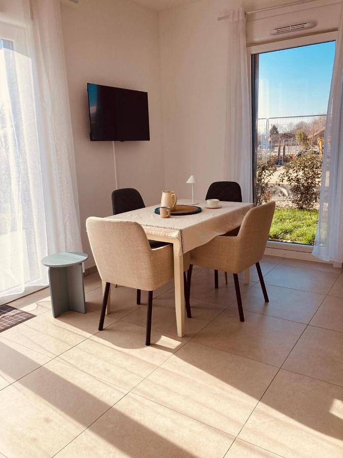 Gîte pour 4 personnes, avec Terrasse ainsi que Jardin et Vue à Ornex