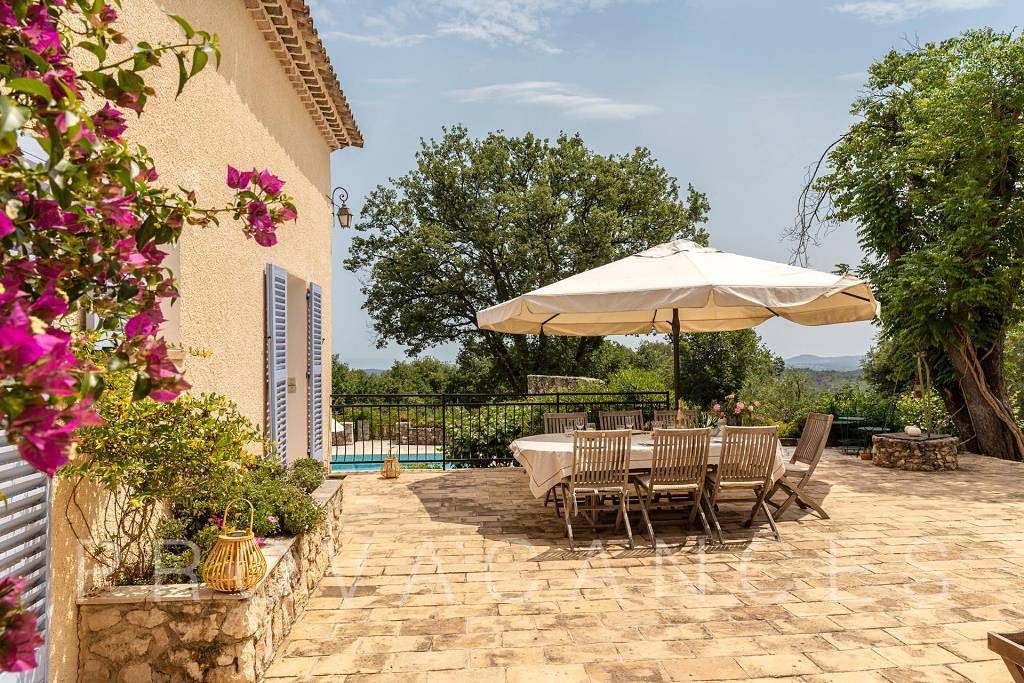 Holiday house with a view and pool in Tourrettes-sur-Loup in Tourrettes-sur-Loup, Région de Cannes