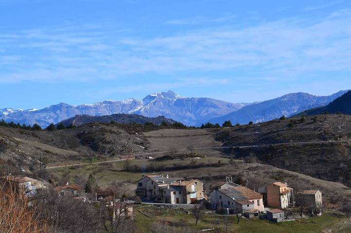 Gîte pour 9 personnes, avec balcon et jardin à Ubraye