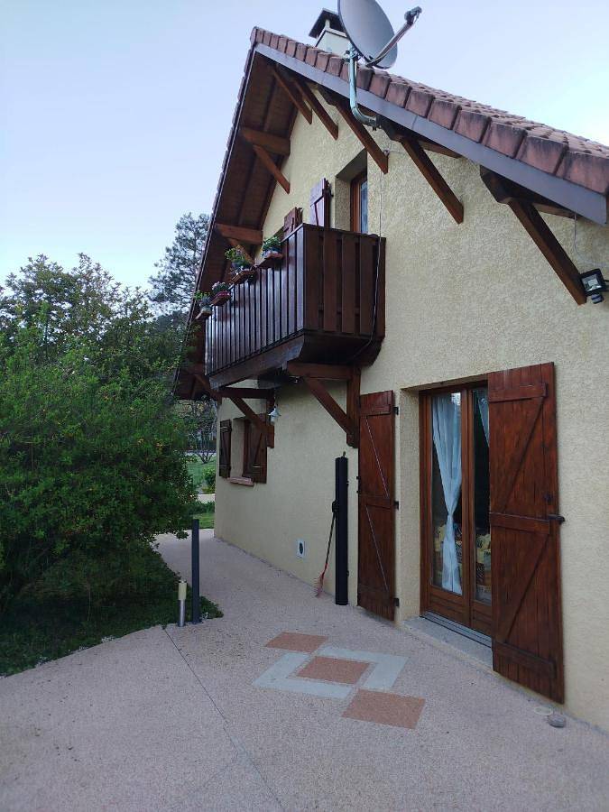 Location de vacances pour 3 personnes, avec terrasse ainsi que jardin et vue, animaux acceptés à Cluses - 4