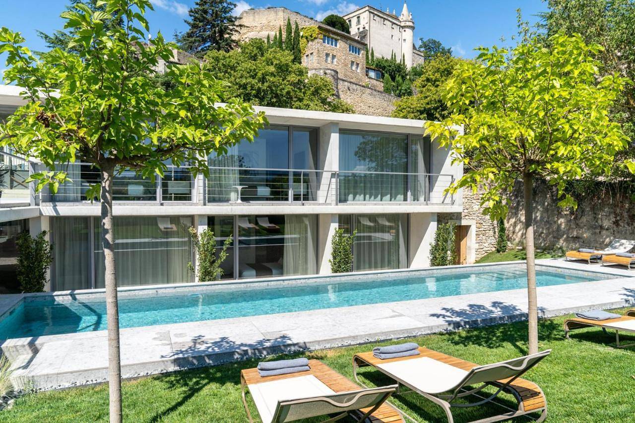 Le Pavillon M, Piscine et Spa au pied du château, Petit-Déjeuner inclus, Parking privé in Grignan, Région de nyons