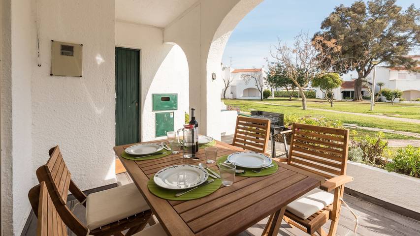Ganze Wohnung, Ferienwohnung für 3 Personen mit Terrasse in Vilamoura, Quarteira