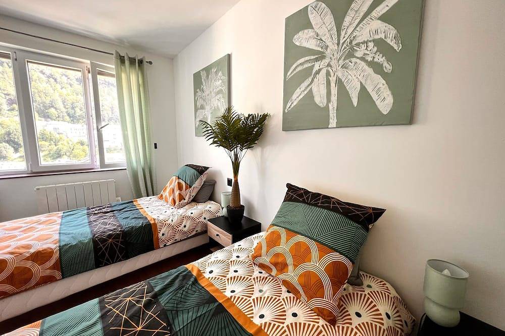 Entire apartment, La Capucine - Bright with balcony and parking space in Saint-Claude (Jura), Parc naturel régional du Haut-Jura