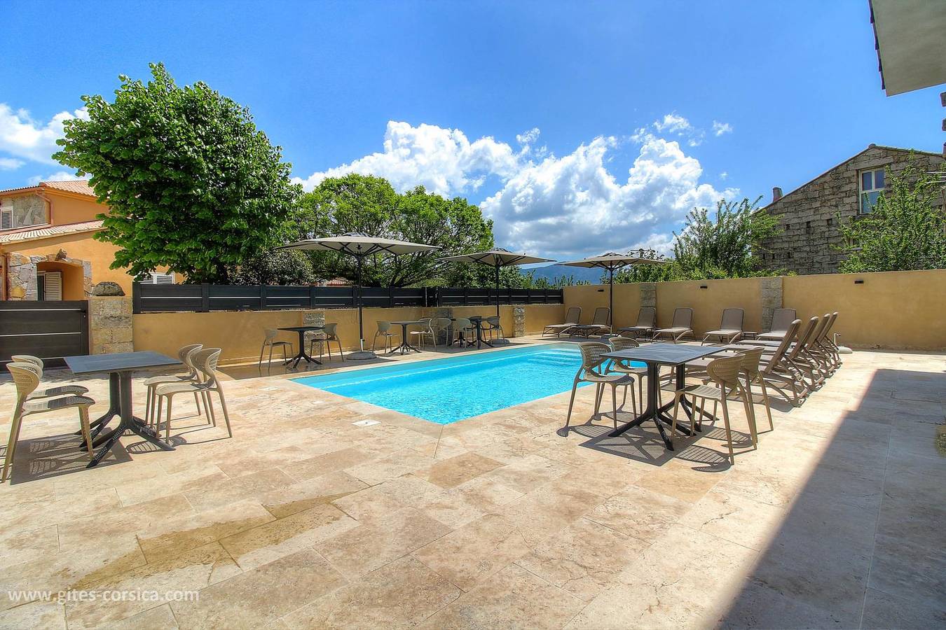 Alojamiento y desayuno para 4 personas con terraza in San-Gavino-di-Carbini, Parc naturel régional de Corse