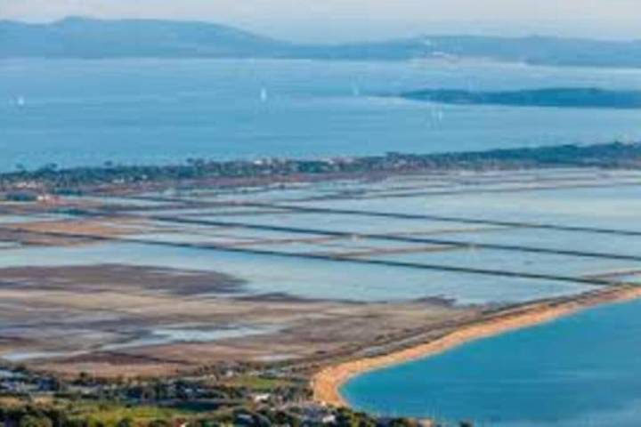 Gîte pour 4 personnes, avec vue dans Plage Du Pradeau - 2