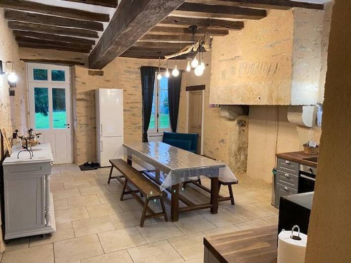 Location de vacances pour 11 personnes, avec piscine ainsi que terrasse et jardin dans Parennes - 2