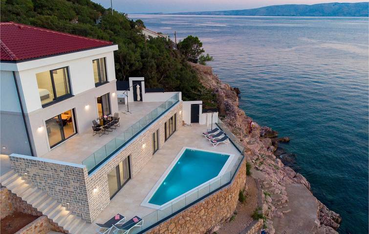 Modernes Apartment mit 2 Schlafzimmern, Pool, in Strandnähe und mit kostenlosen Parkplätzen in Kvarner Festland