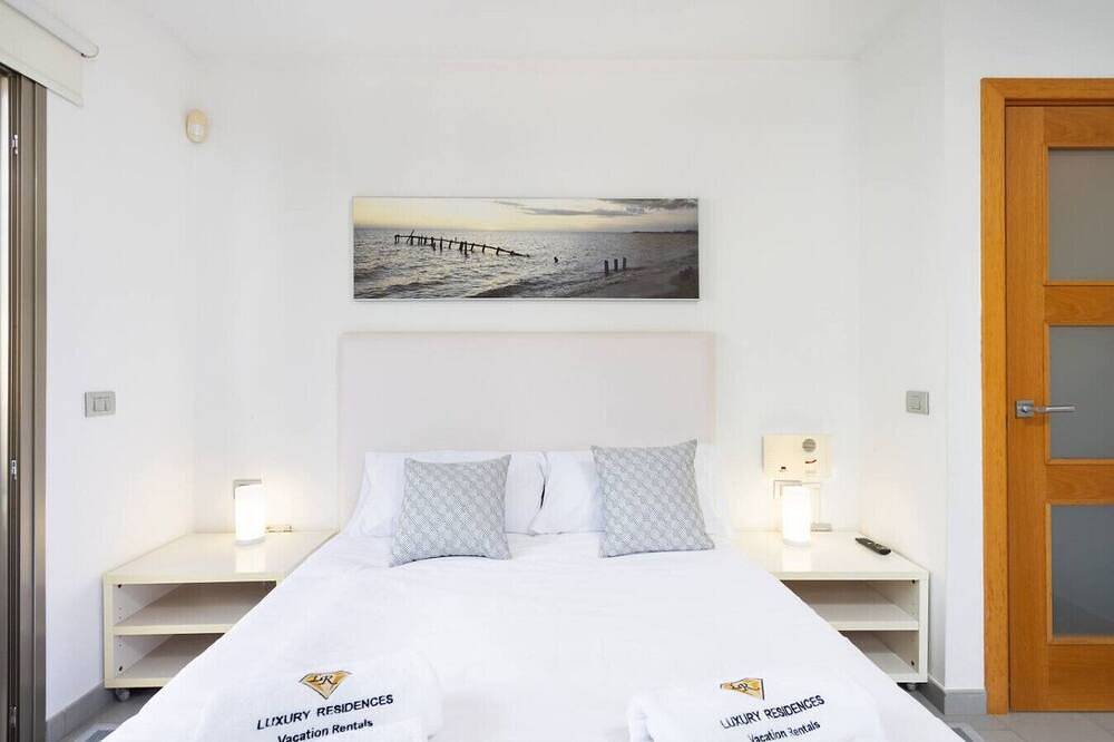 Entire apartment, Modern apartment with terrace and sea views in La Caleta, Adeje