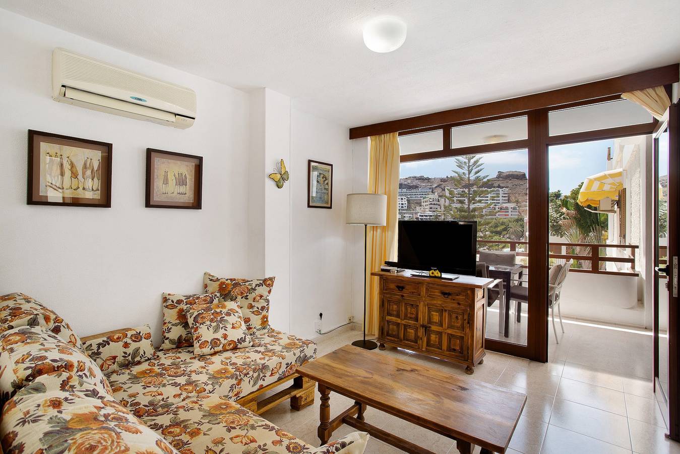 Entire apartment, Vacation Apartment 'Apartamento Junto A La Playa' with Wi-Fi and Air Conditioning in Playa de Puerto Rico, South Gran Canaria