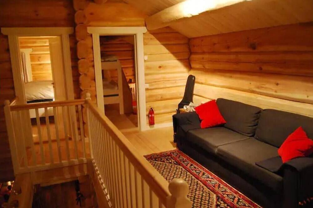 Lodge by lake and slopes in Vemdalen, Jämtland